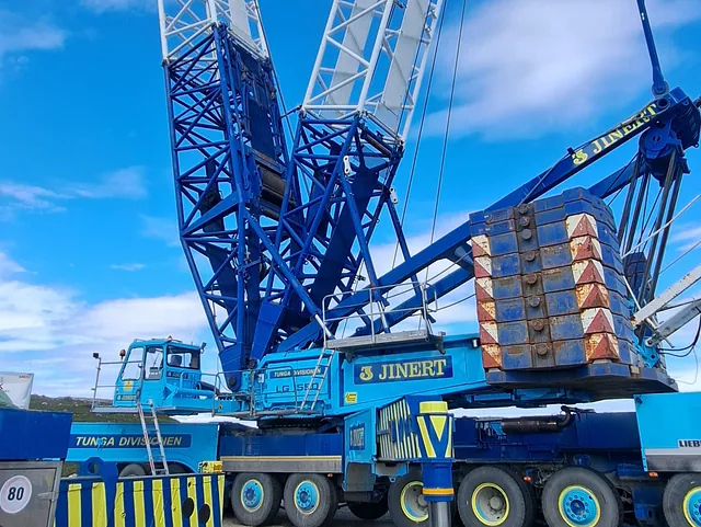 Kraftfull hydraulisk borrigg på en byggarbetsplats